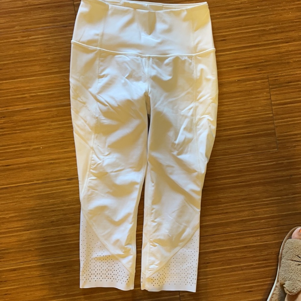 Lulu lemon 21 inch cropped scalloped pants